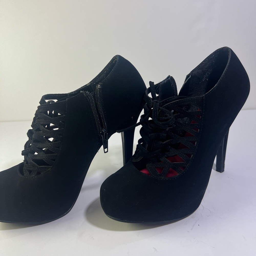 Madeline Girl Mary Jane Black Heels WOMENS 7M RED INSOLES